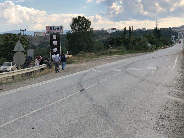 Tosya’da İki Otomobil Kafa Kafaya Çarpıştı
