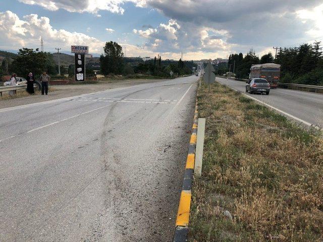 Tosya’da İki Otomobil Kafa Kafaya Çarpıştı