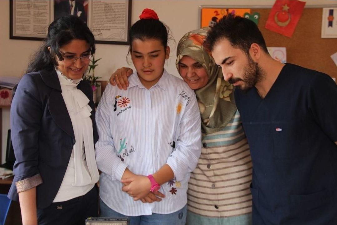 (d&uuml;zeltme) Serebral Palsi Hastası Merve Annesinin Azmiyle Konuşmaya Başladı