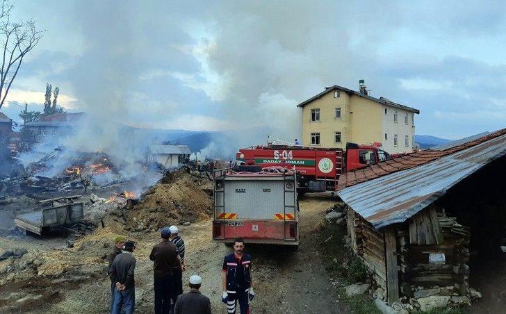 Kastamonu’da Çıkan Yangında 7 Ev, 3 Ambar Ve 1 Ahır Küle Döndü G1