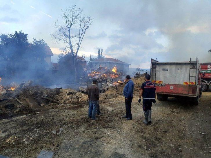 Kastamonu’da Çıkan Yangında 7 Ev, 3 Ambar Ve 1 Ahır Küle Döndü G4