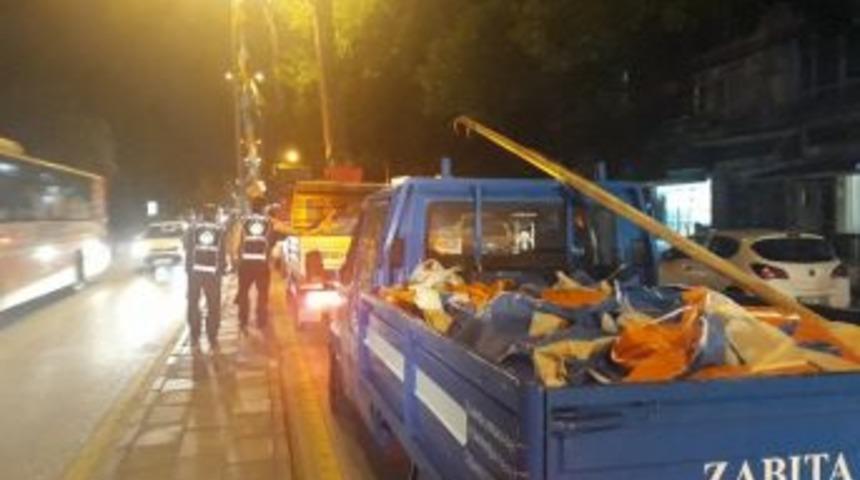 Başkent’te Parti Bayrakları Yasaklar Nedeniyle Toplandı