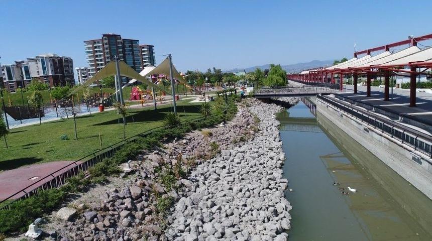Atat&uuml;rk Kent Parkından Ge&ccedil;en Dere Temizlendi