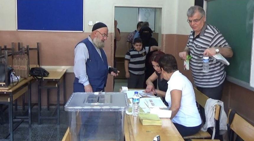 Bursalılar Oy Kullanmaya Başladı