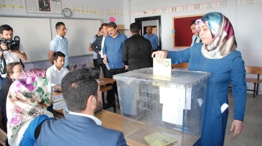 Bitlis&rsquo;te Oy Kullanma İşlemi Başladı