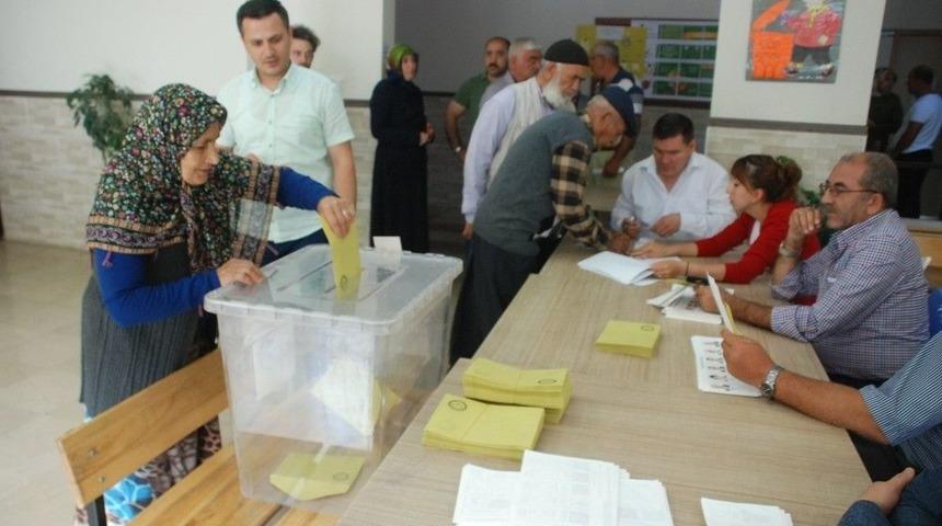 Tokat&rsquo;ta Sabahın İlk Saatlerinde Se&ccedil;im Yoğunluğu