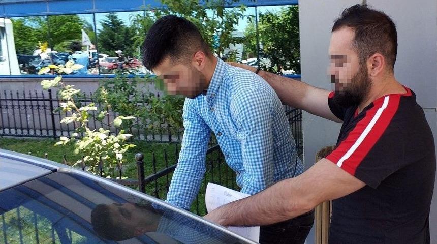 Motosikletli Kurye Uyuşturucu Satarken Yakalandı