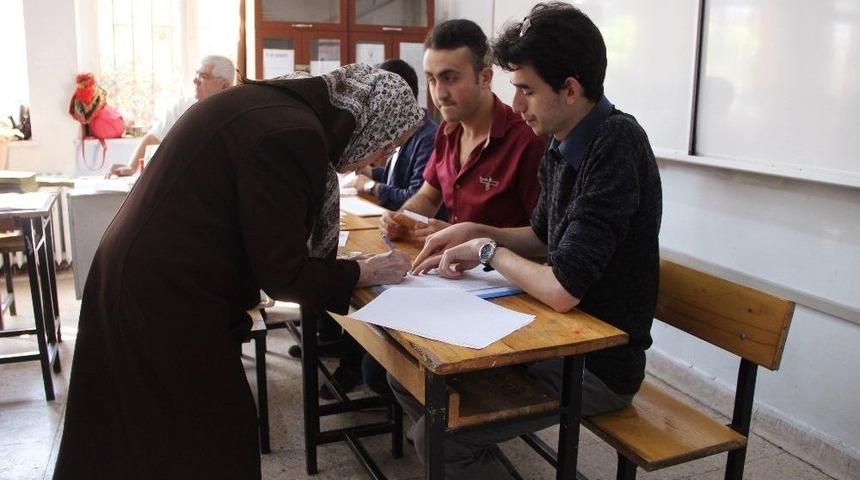 Eskişehir&rsquo;de İlk Oylar Kullanıldı