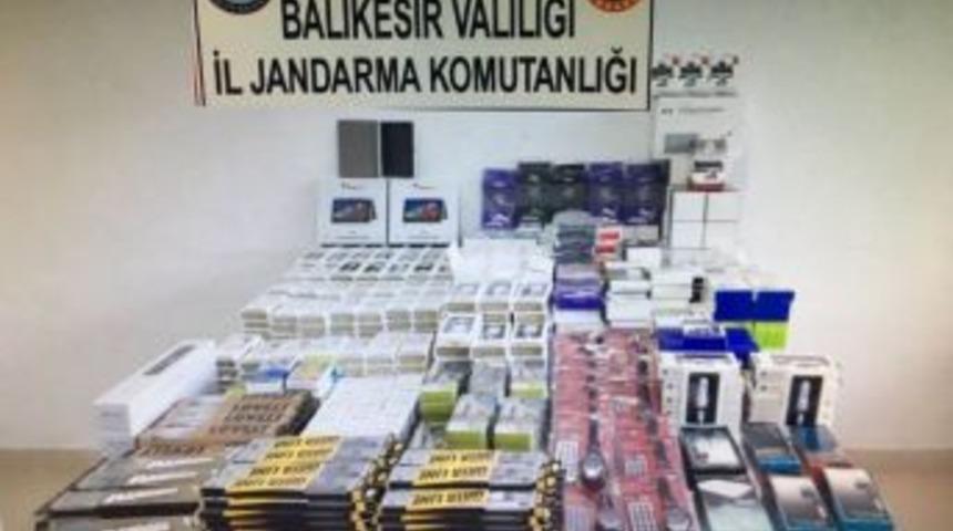 Jandarmadan Ka&ccedil;ak Elektronik Eşya Operasyonu