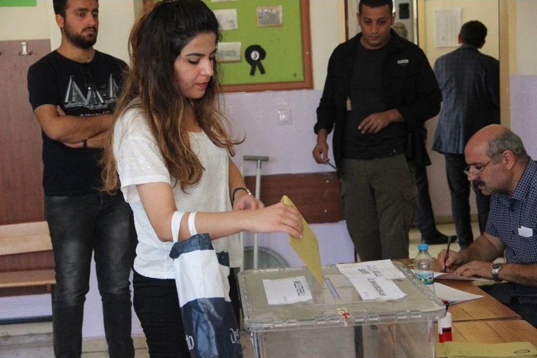 Şanlıurfa&rsquo;da İlk Oylar Kullanılmaya Başlandı