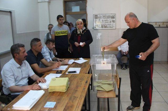 Malatya’da İlk Oylar Kullanılmaya Başlandı