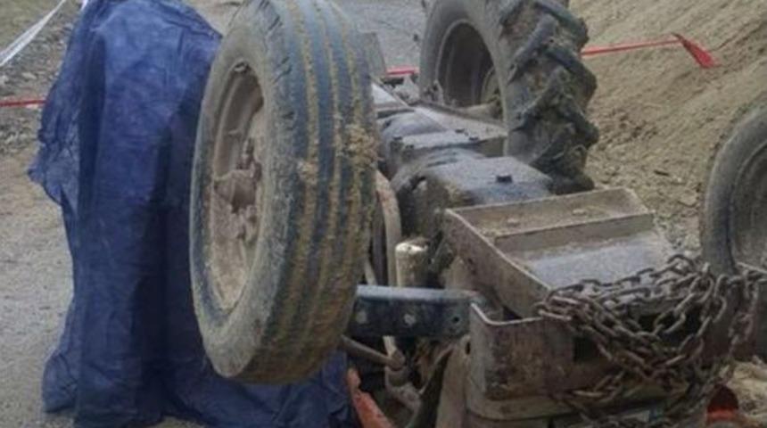 Devrilen Trakt&ouml;r&uuml;n Altında Kalan Yaşlı Adam Hayatını Kaybetti