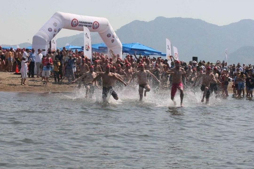 Dalyan&rsquo;da Sporcular Carettalarla Y&uuml;zd&uuml;