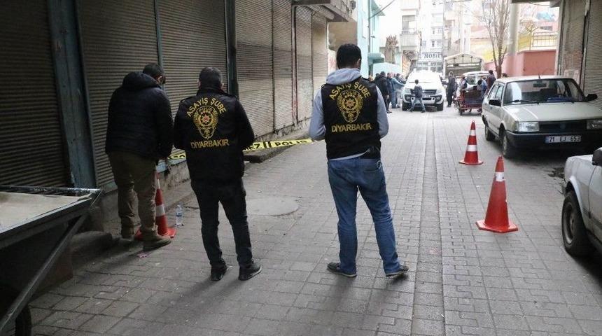 Husumetlisini Silahla Yaraladı, Boş Kovanları Toplayıp Ka&ccedil;tı