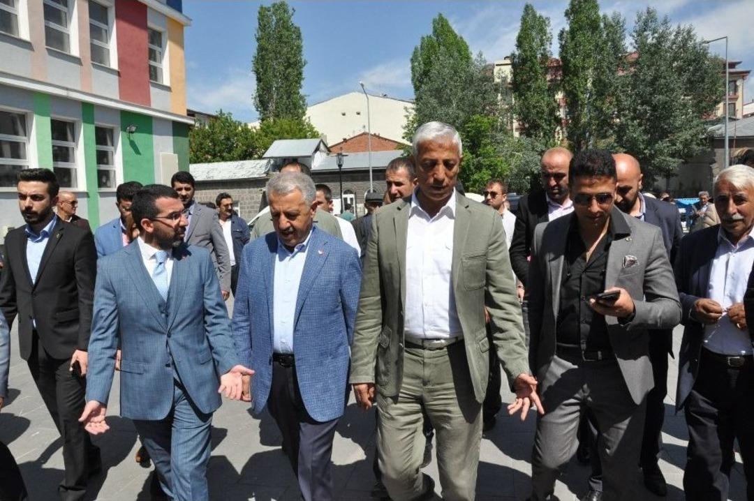 Bakan Arslan Oyunu Kars&rsquo;ta Kullandı