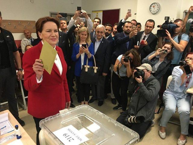 Cumhurbaşkanı Adayı Akşener, Oyunu Beylerbeyi’nde Kullandı