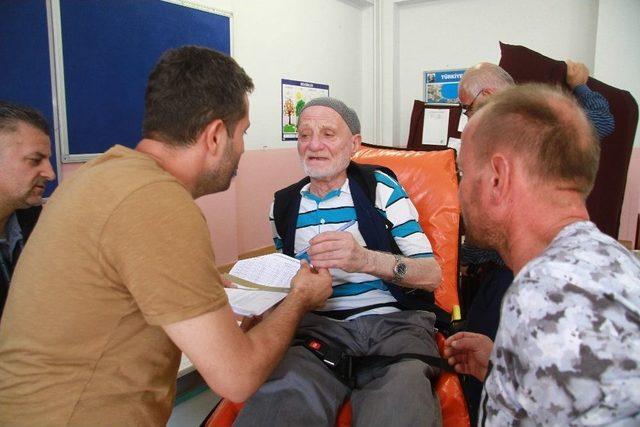 93 Yaşında Sedye İle Oy Kullandı 2
