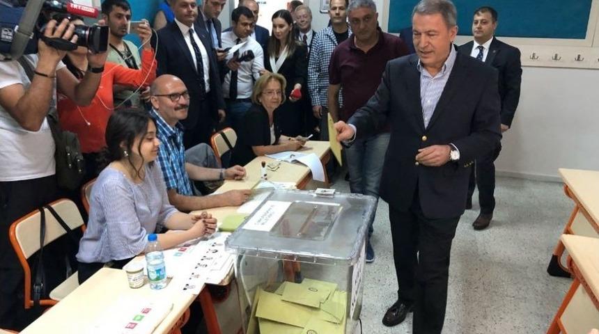 Genelkurmay Başkanı Akar, Oyunu Kullandı