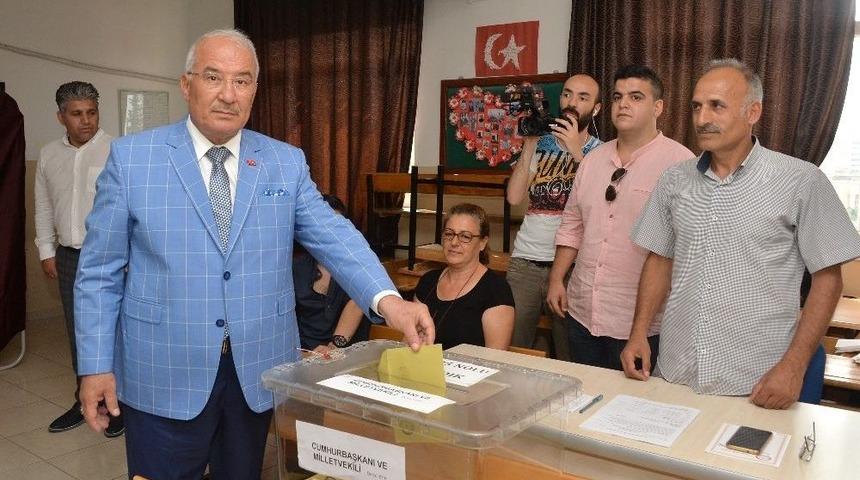 Mersin’de Oy Verme İşlemi Olaysız Devam Ediyor