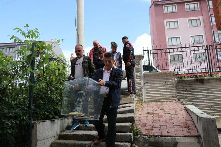 Yaşlı Ve Hasta Vatandaşlar Seyyar Sandıklarda Oy Kullandı G3