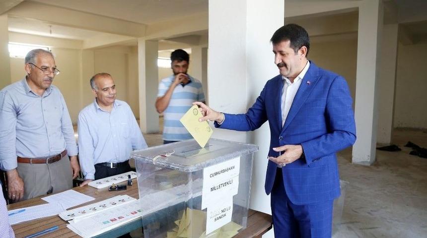 Eyy&uuml;biye Belediye Başkanı Mehmet Ekinci Oyunu Kullandı