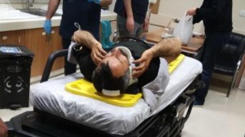 Kamyonet Şarampole Devrildi: 3 Yaralı