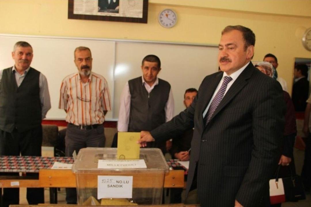 Bakan Eroğlu, Oyunu Memleketi Afyonkarahisar&rsquo;da Kullandı