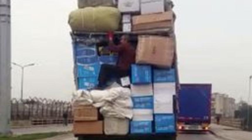 Kamyonet Kasasında Tehlikeli Yolculuk