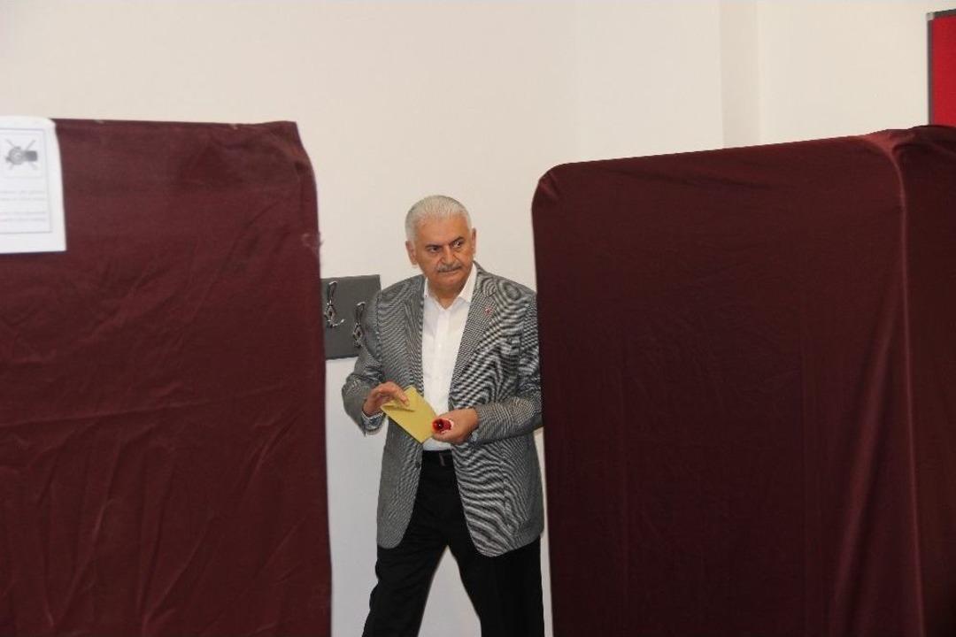 Başbakan Yıldırım Oyunu İzmir&rsquo;de Kullandı