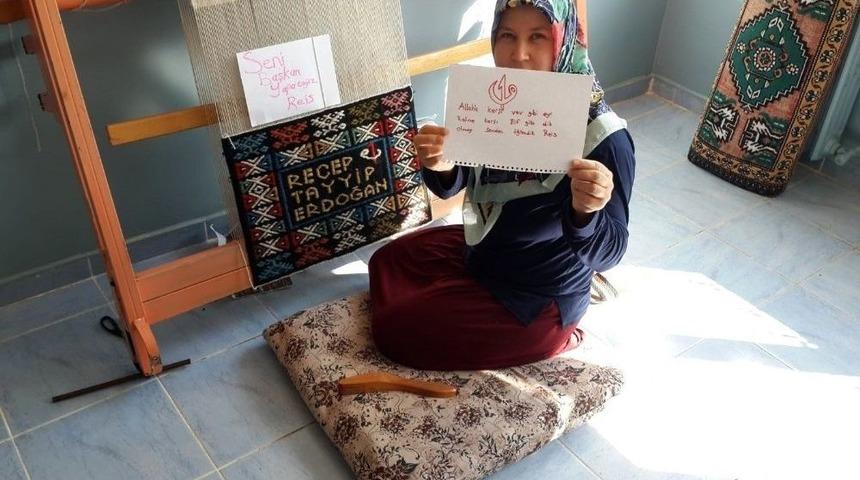 Cumhurbaşkanı Recep Tayyip Erdoğan&rsquo;a İsminin Yazılı Olduğu Kilim Dokudu