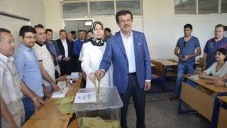 Bakan Zeybekci Oyunu Denizli’de Kullandı