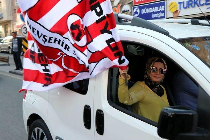 Nevşehir Taraftarları 13 Yıl Aradan Sonra Gelen Şampiyonluğu Kutluyor G4