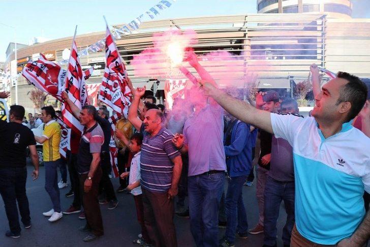 Nevşehir Taraftarları 13 Yıl Aradan Sonra Gelen Şampiyonluğu Kutluyor G5