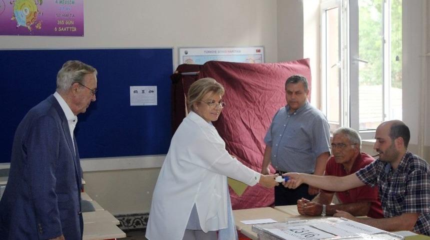 Eski Başbakan Tansu &Ccedil;iller Oyunu Kullandı