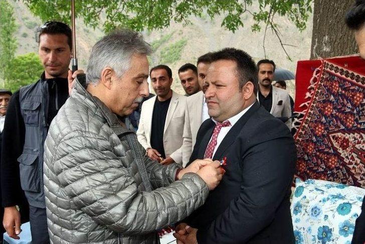 Vali Toprak, Vatandaşların Düğün Törenine Katıldı G1