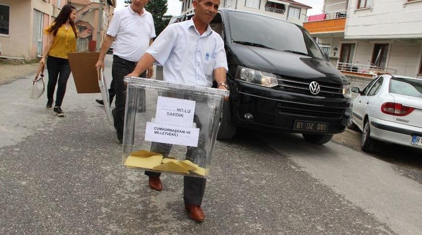Koah Hastası Vatandaş Oyunu Evinde Kullandı