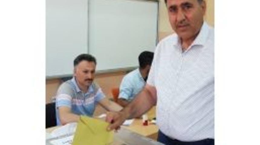 İl Genel Meclisi Başkanı Karakuş Oyunu Kullandı