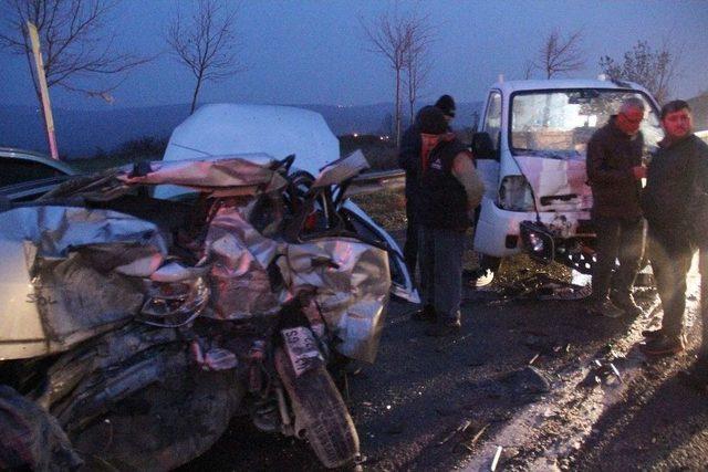 Ölümden Döndü, Kaza Yapan Aracını Bırakıp Gitmek İstemedi