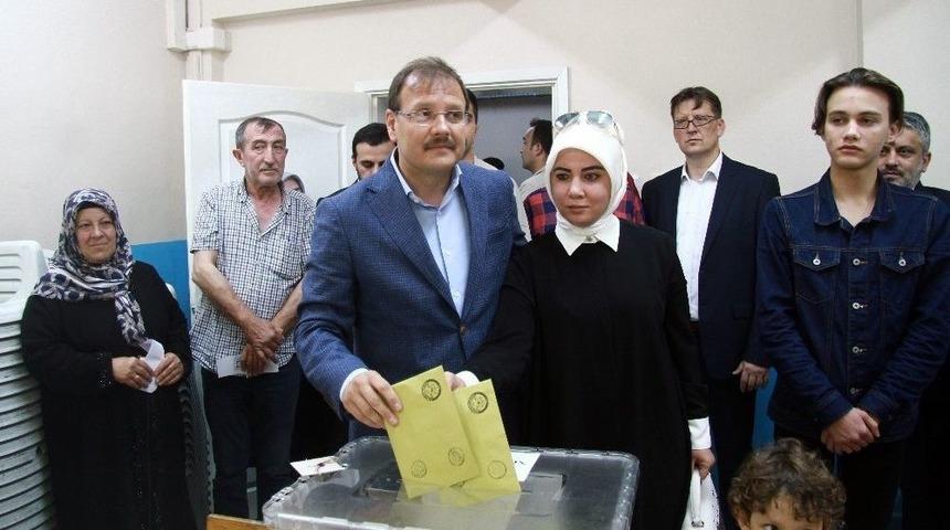 Başbakan Yardımcısı Çavuşoğlu Oyunu Bursa’da Kullandı