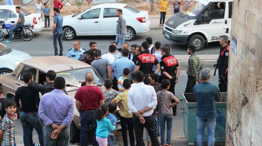 Şanlıurfa&rsquo;da Taşlı Sopalı Kavga: 2 Yaralı