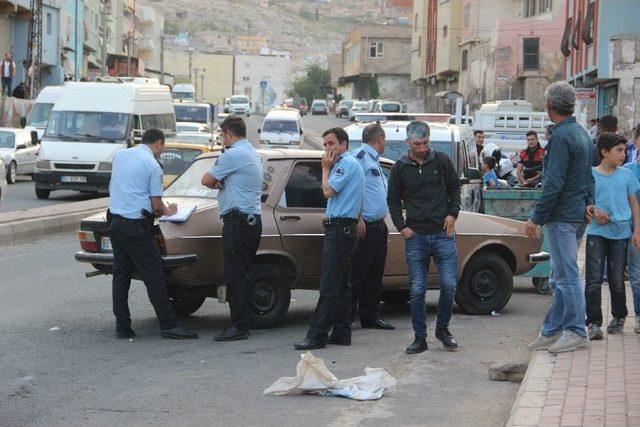 Şanlıurfa&rsquo;da Taşlı Sopalı Kavga: 2 Yaralı 1