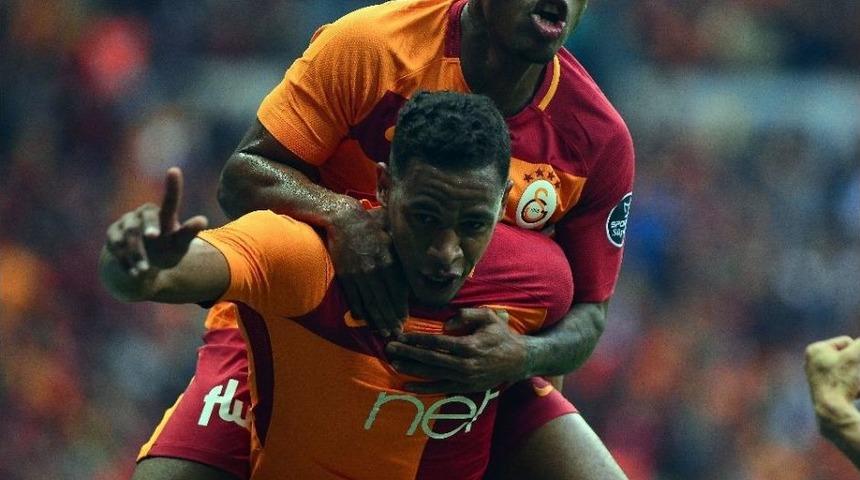 Derbide Perdeyi Fernando A&ccedil;tı