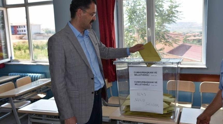 Vali Haktanka&ccedil;maz Oyunu Kullandı