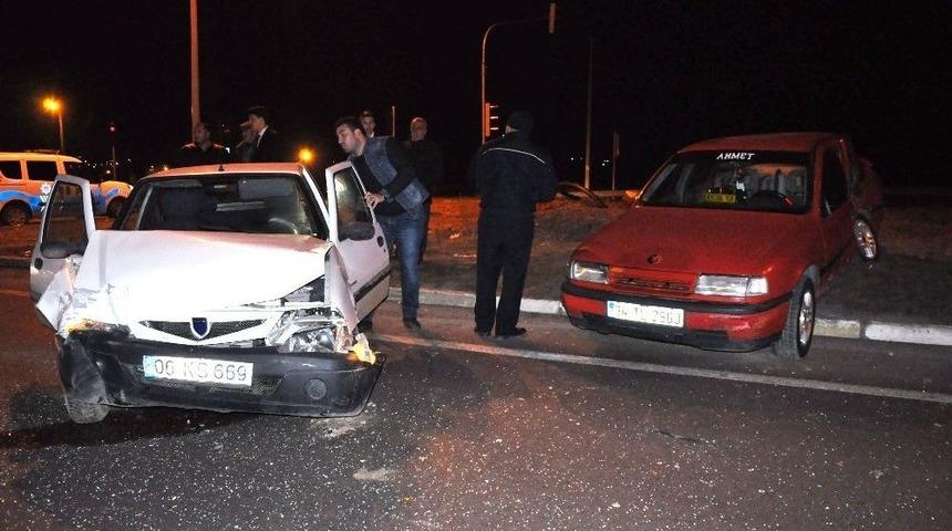 Sivas&rsquo;ta İki Otomobil &Ccedil;arpıştı: 7 Yaralı