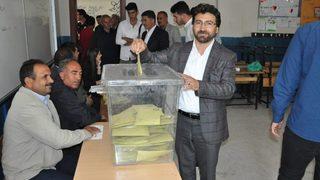 Ağrı Milletvekili Adayı Ekrem Çelebi Oyunu Kullandı