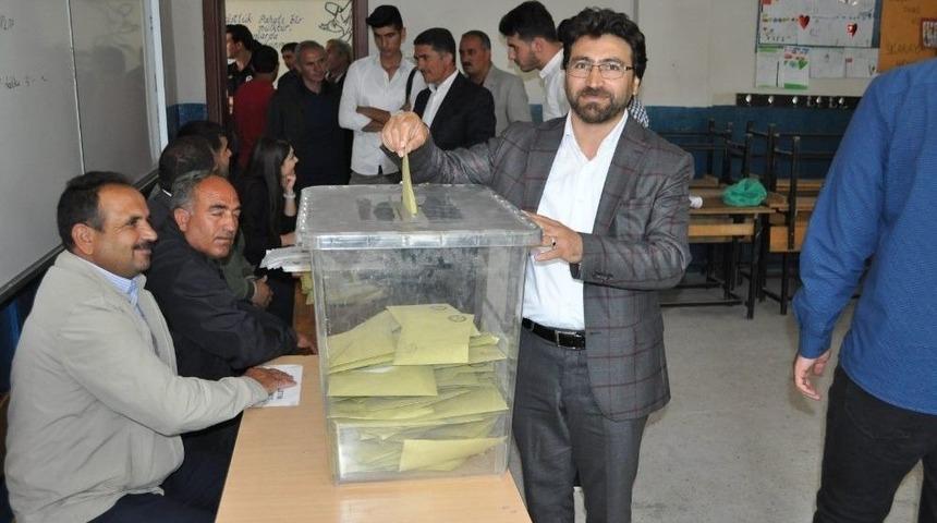 Ağrı Milletvekili Adayı Ekrem Çelebi Oyunu Kullandı