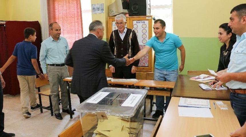 Başkan Esat &Ouml;zt&uuml;rk Oyunu Kullandı