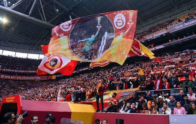 Derbide Sezonun Seyirci Rekoru Kırıldı 1