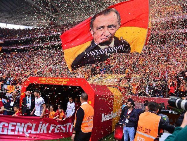 Derbide Sezonun Seyirci Rekoru Kırıldı 3