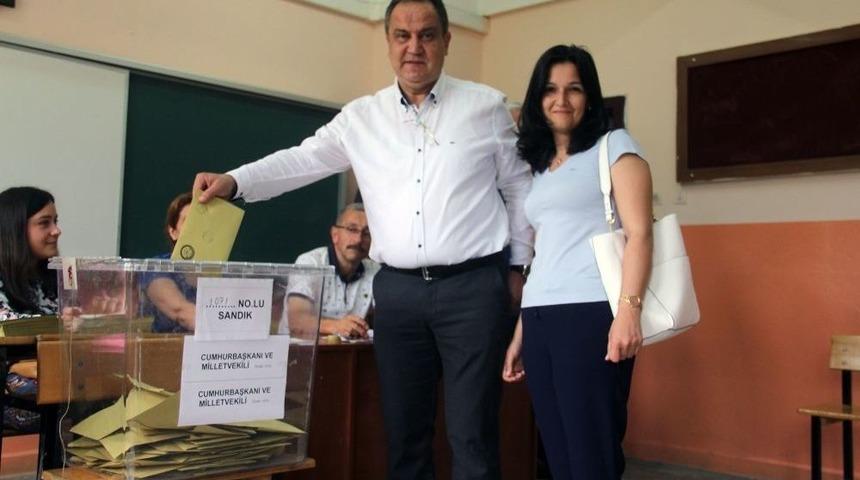 Giresun Belediye Başkanı Kerim Aksu Oyunu Kullandı